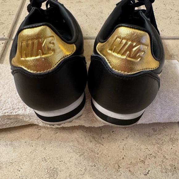 Nike Cortez Men’s Black & Gold - Picture 3 of 5